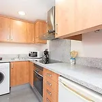 Отель Ainb Eixample-muntaner Барселона