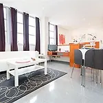 Ainb Eixample-muntaner Отель