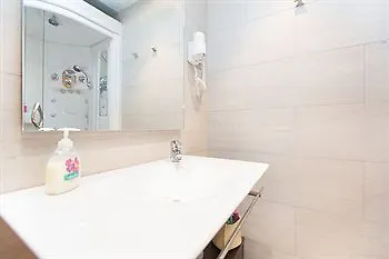 Ainb Eixample-muntaner 호텔 2*